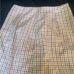 Size XS but can fit a Small skirt. Never worn before!